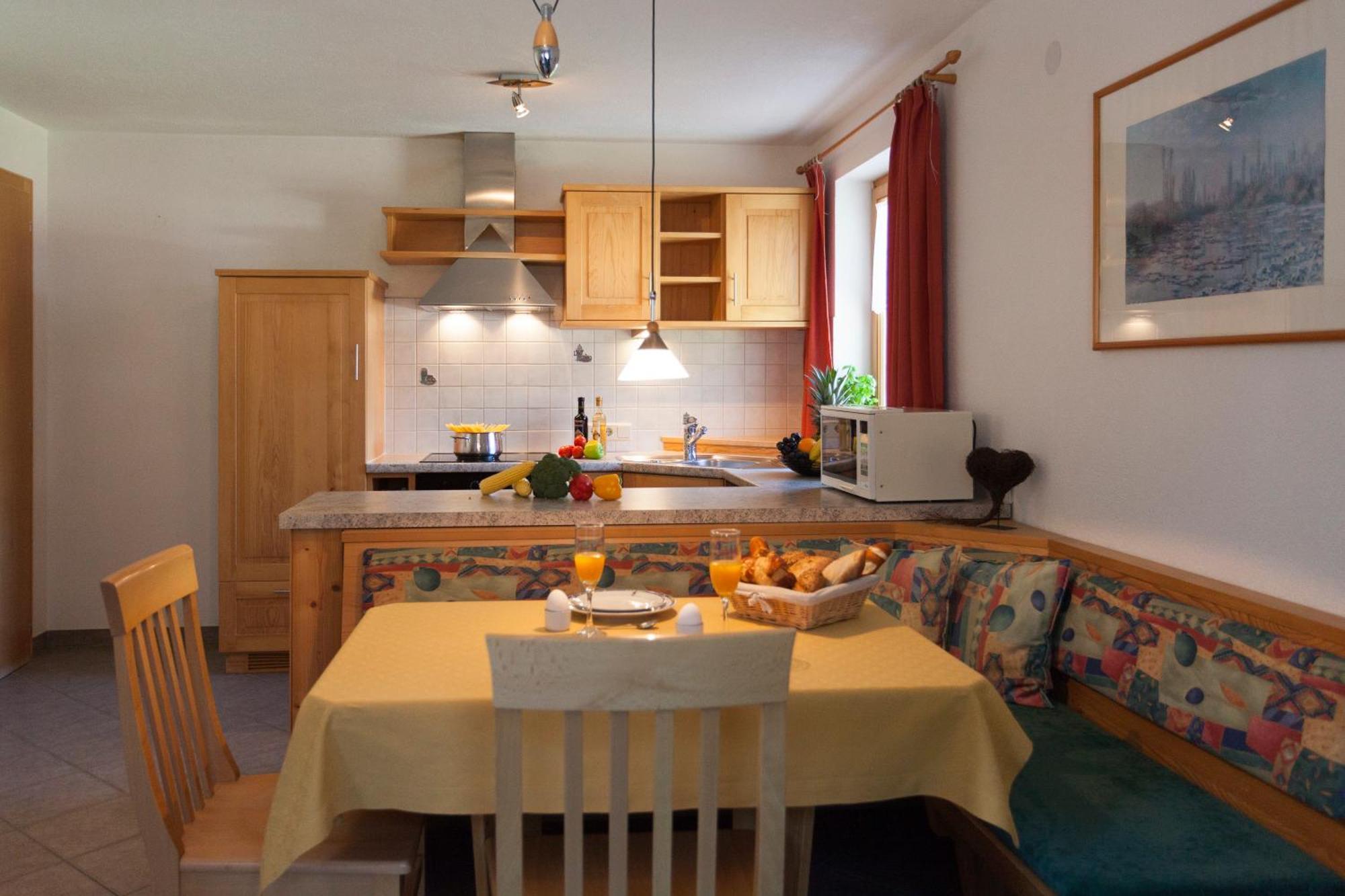 Ferienwohnungen Franz Pfeifer / Beatrice Roduner Gaschurn Zimmer foto